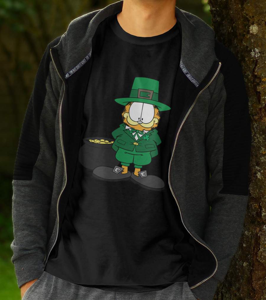 Garfield St. Patrick's Day Leprechaun With Pot Of Gold T-Shirt