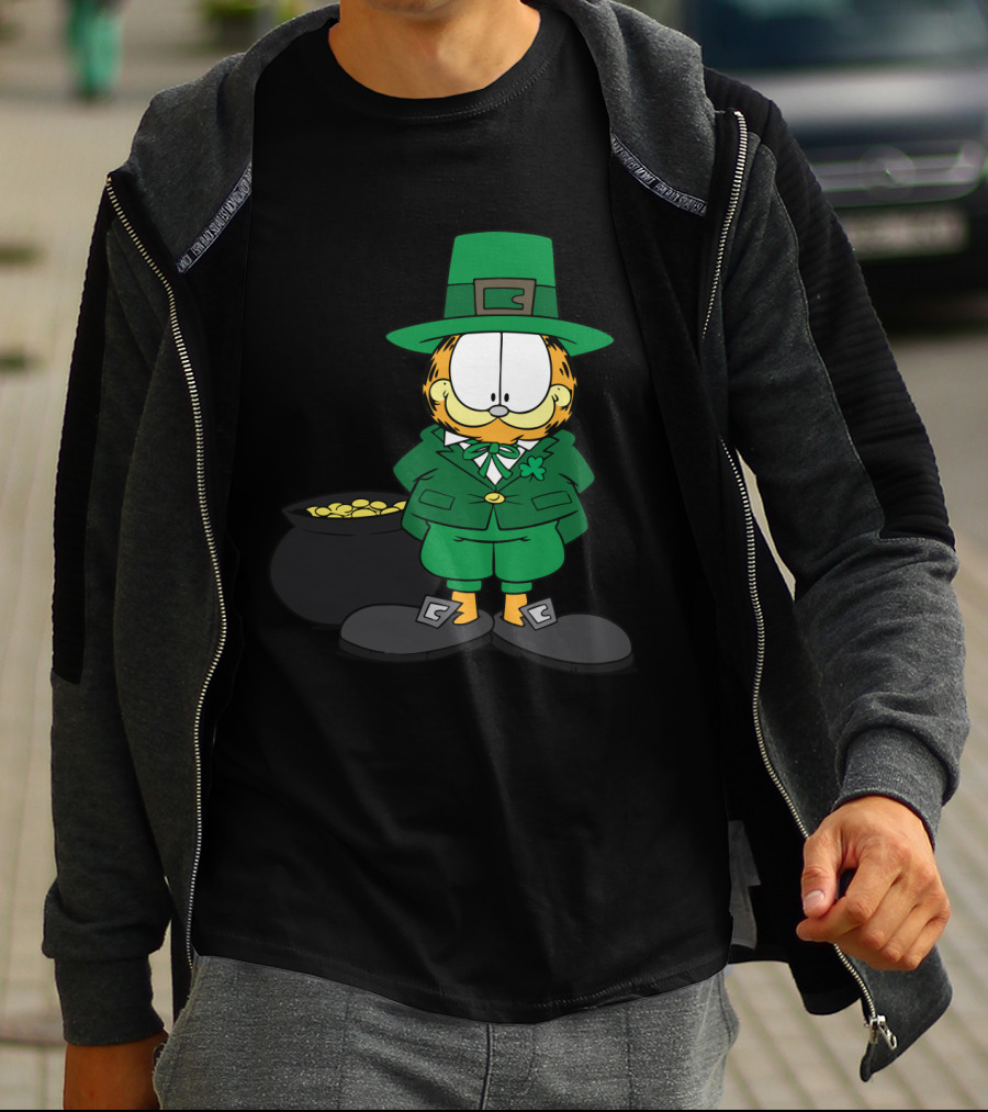 Garfield St. Patrick's Day Leprechaun With Pot Of Gold T-Shirt