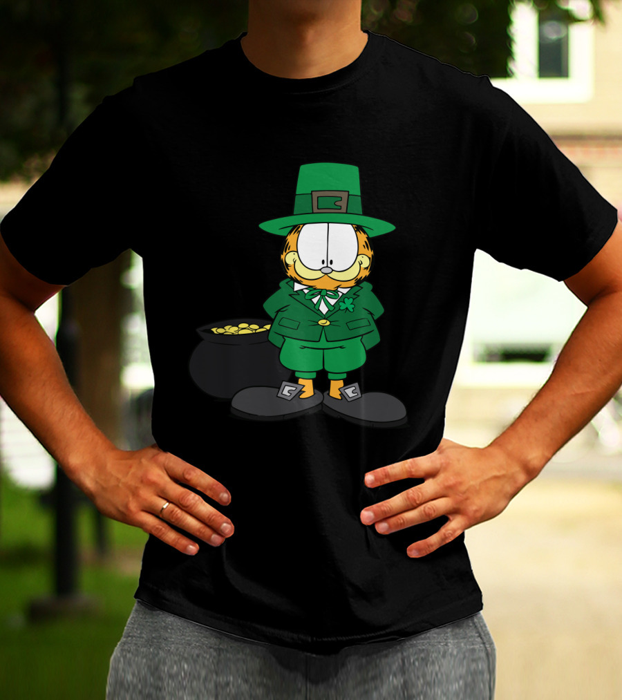 Garfield St. Patrick's Day Leprechaun With Pot Of Gold T-Shirt