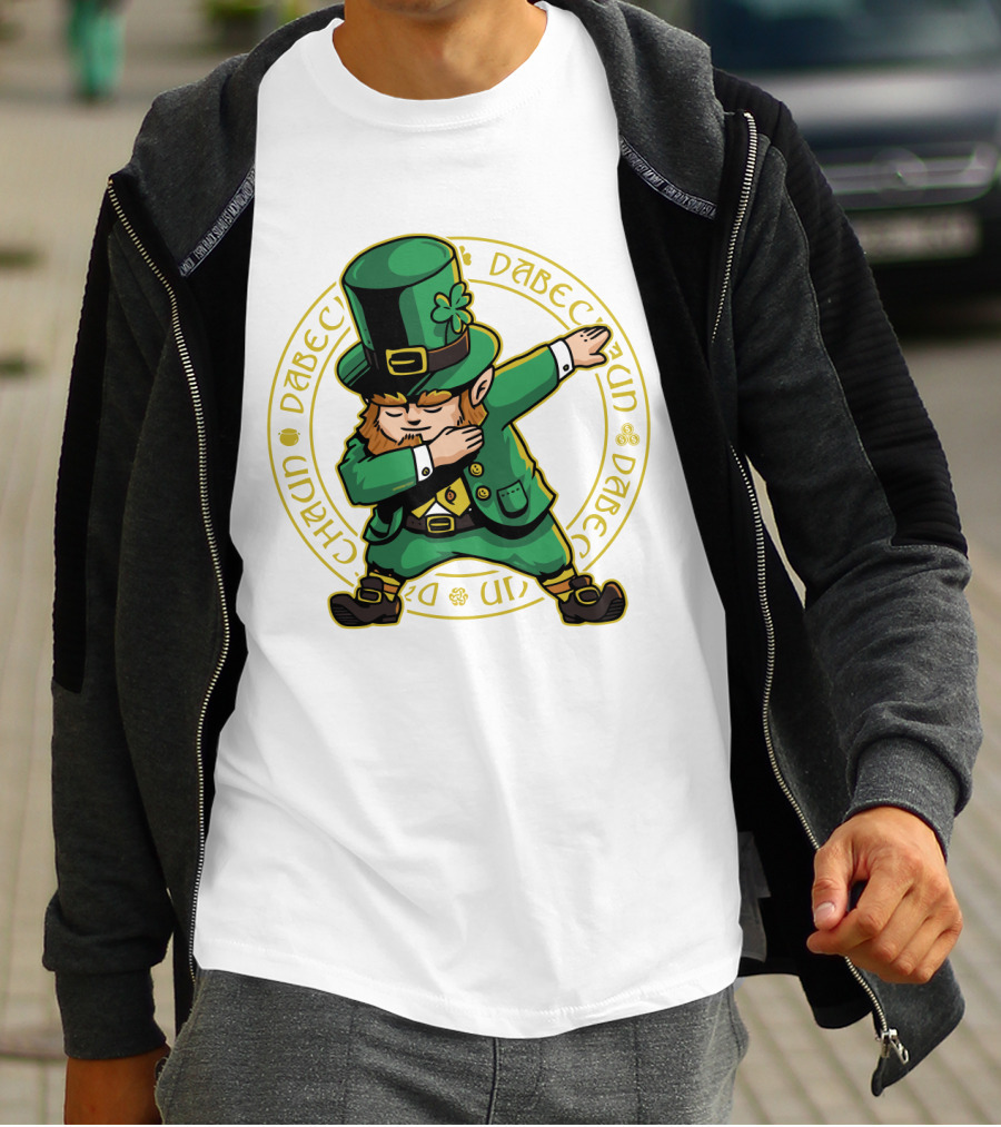 St Patrick's Day Dabbing Leprechaun With Shamrock Hat T-Shirt