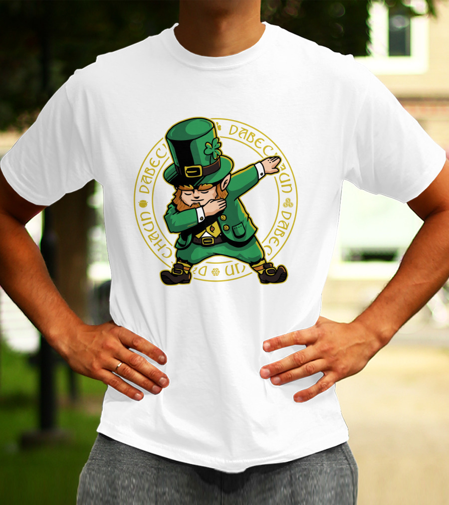 St Patrick's Day Dabbing Leprechaun With Shamrock Hat T-Shirt