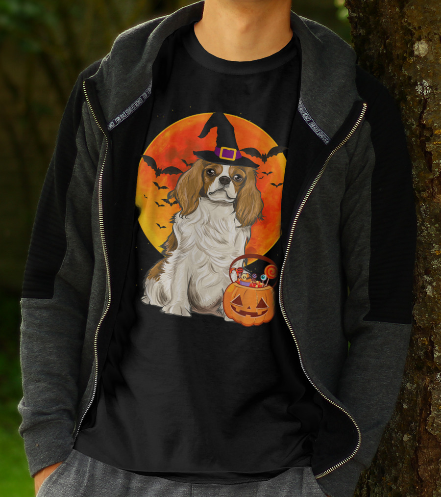 Halloween Cavalier Charles Spaniel With Pumpkin And Bats T-Shirt