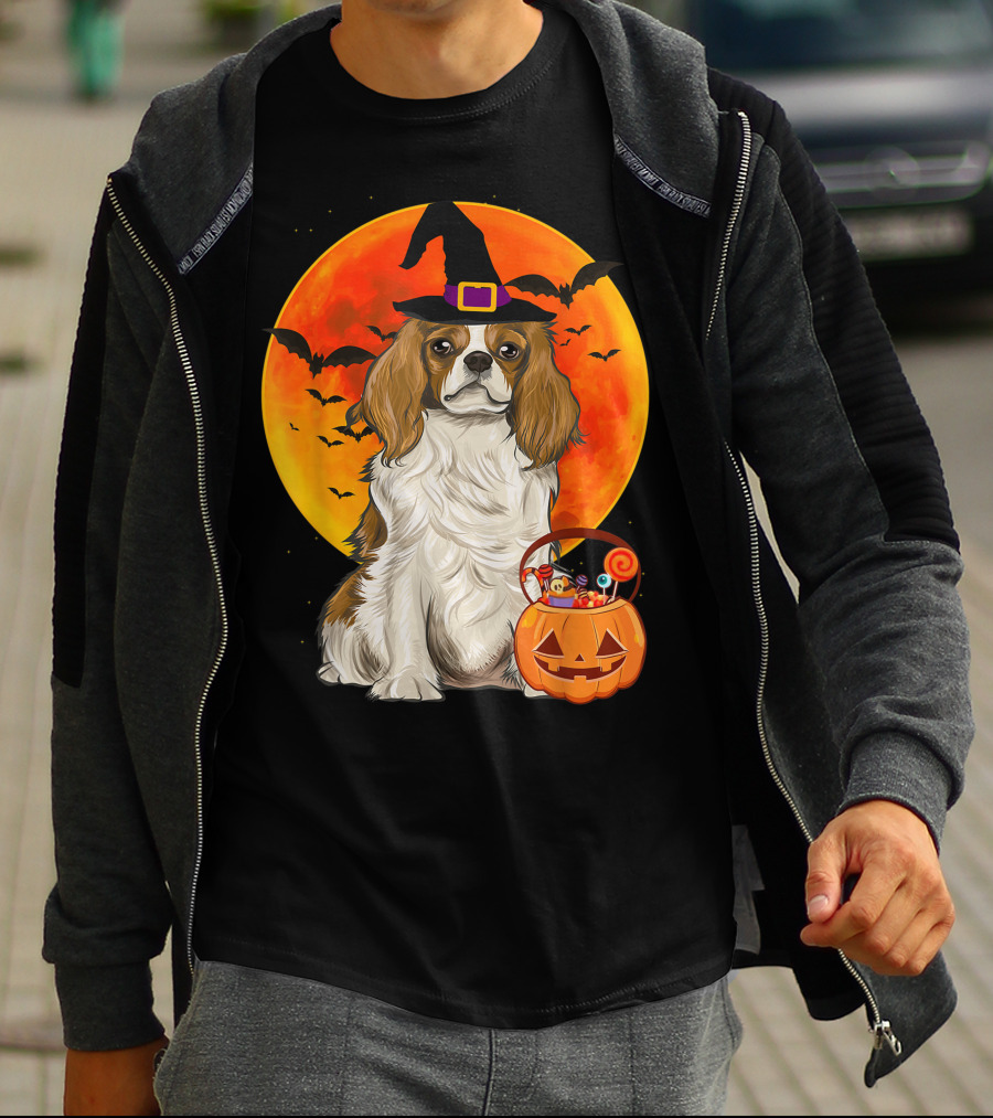 Halloween Cavalier Charles Spaniel With Pumpkin And Bats T-Shirt
