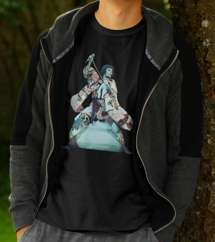 Qu Fm Hokusai-Style Warrior In Colorful Kimono Artwork T-Shirt