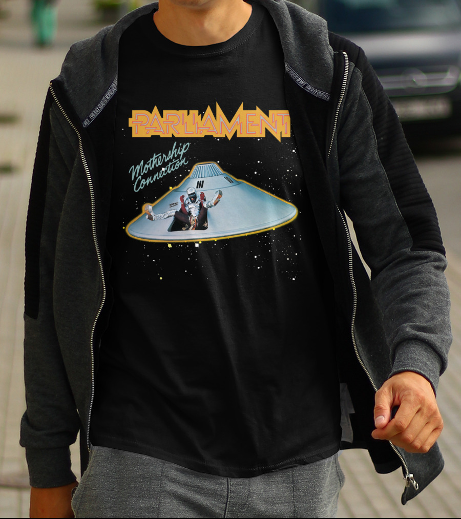 PARLIAMENT FUNKADELIC MOTHERSHIP CONNECTION ALBUM COVER ICONIC SPACESHIP T-Shirt