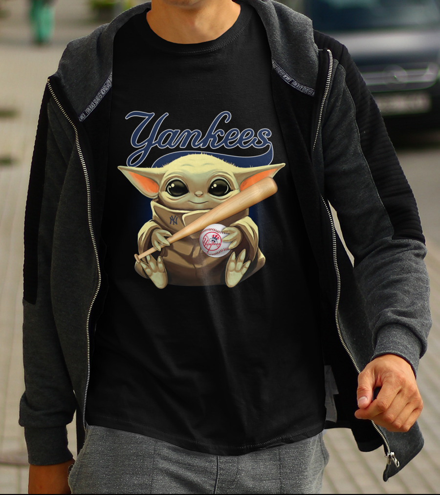 Yankees Baby Alien Holding Baseball Bat And Ball T-Shirt