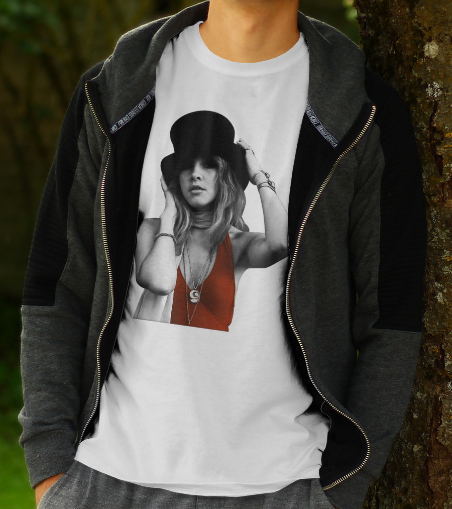 Vintage Style Woman With Hat And Jewelry T-Shirt