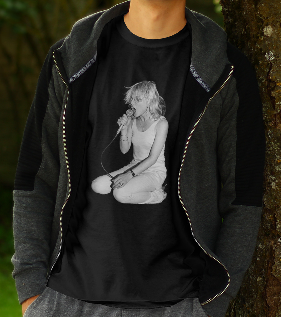 Blondie Lead Singer Onstage Kneeling Performance T-Shirt