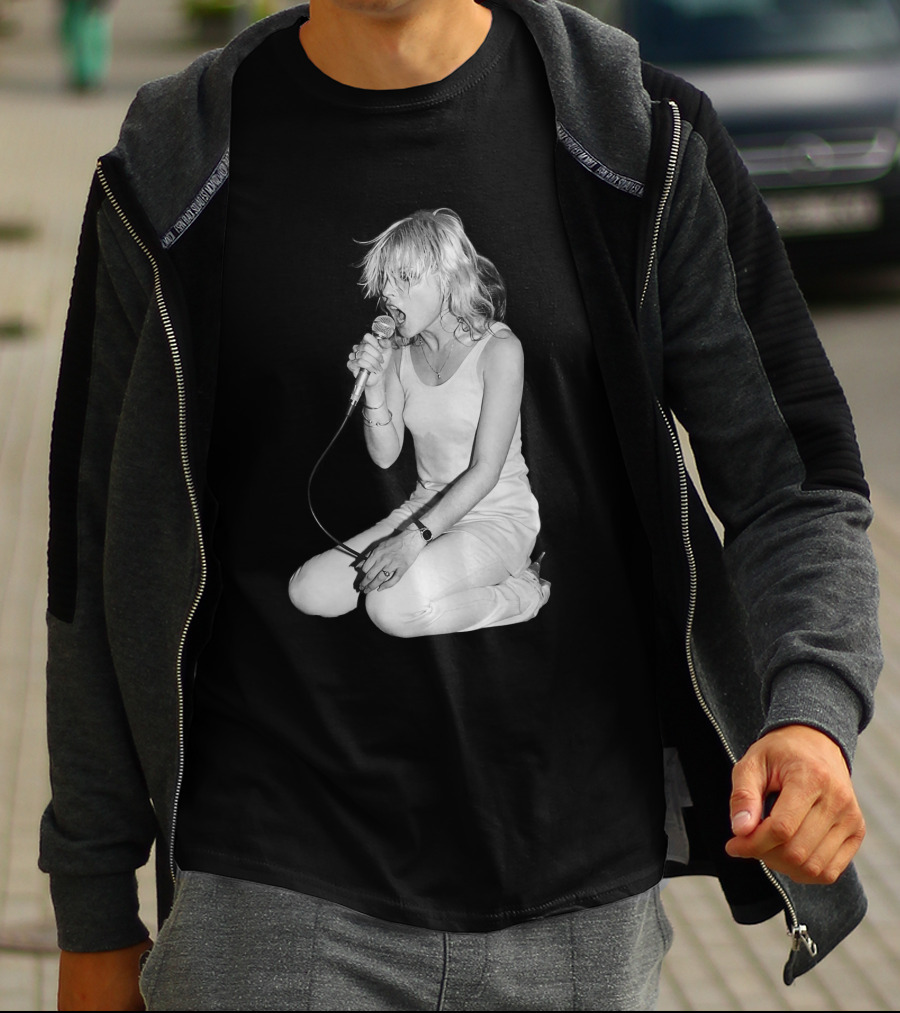 Blondie Lead Singer Onstage Kneeling Performance T-Shirt