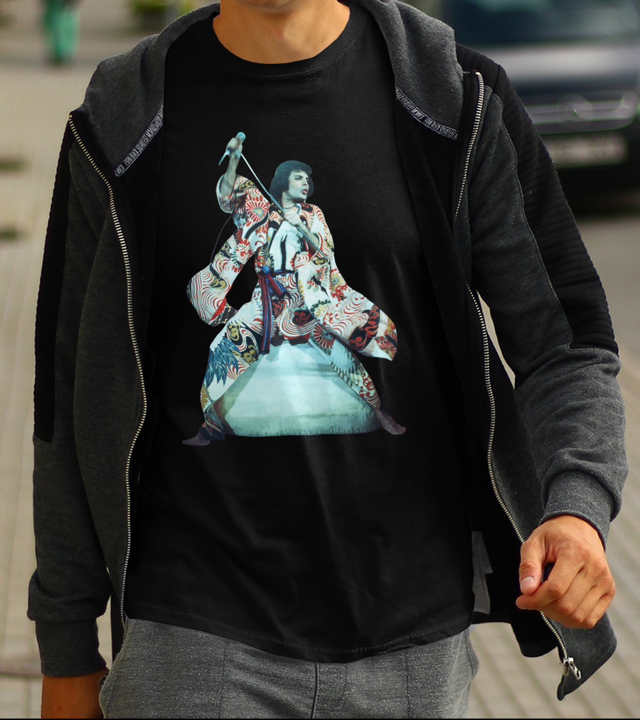 Qun Warrior In Traditional Kimono With Sword T-Shirt