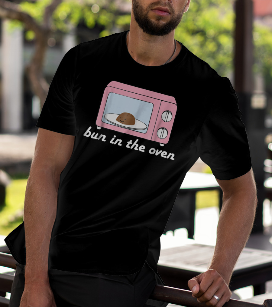 Bun In The Oven Expecting Baby Announcement Pink Microwave T-Shirt