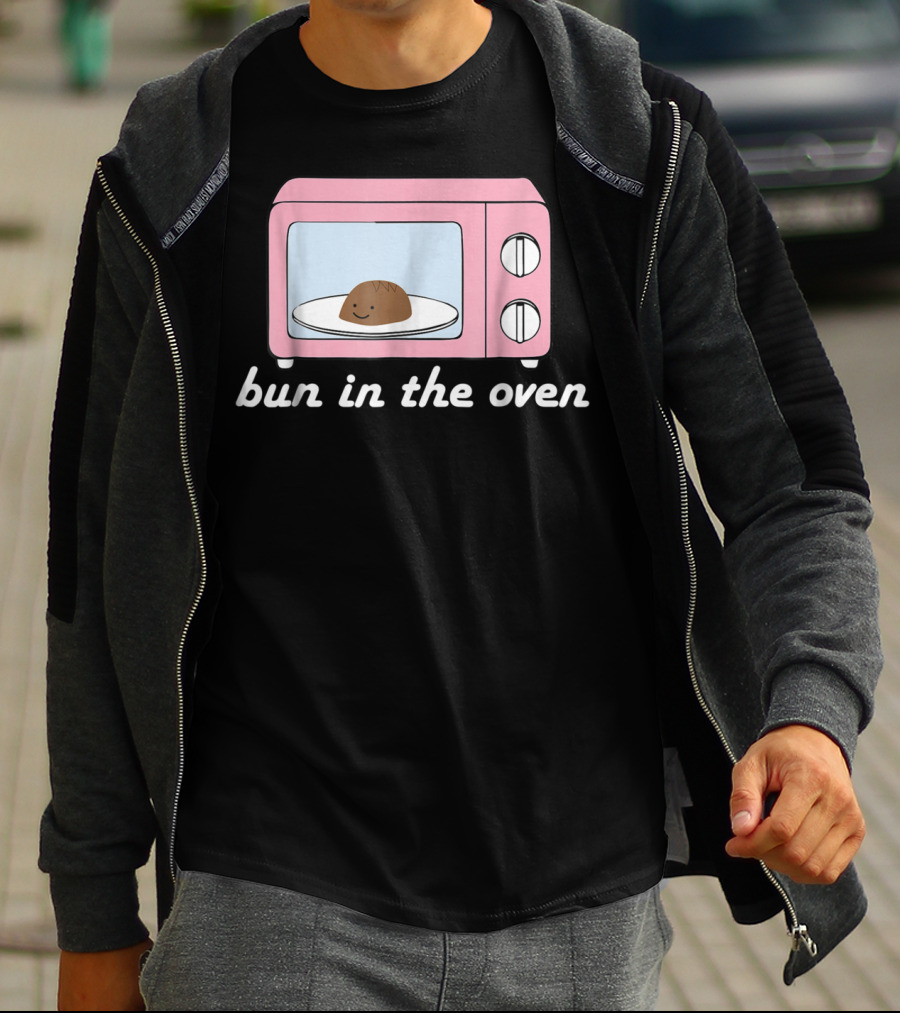 Bun In The Oven Expecting Baby Announcement Pink Microwave T-Shirt
