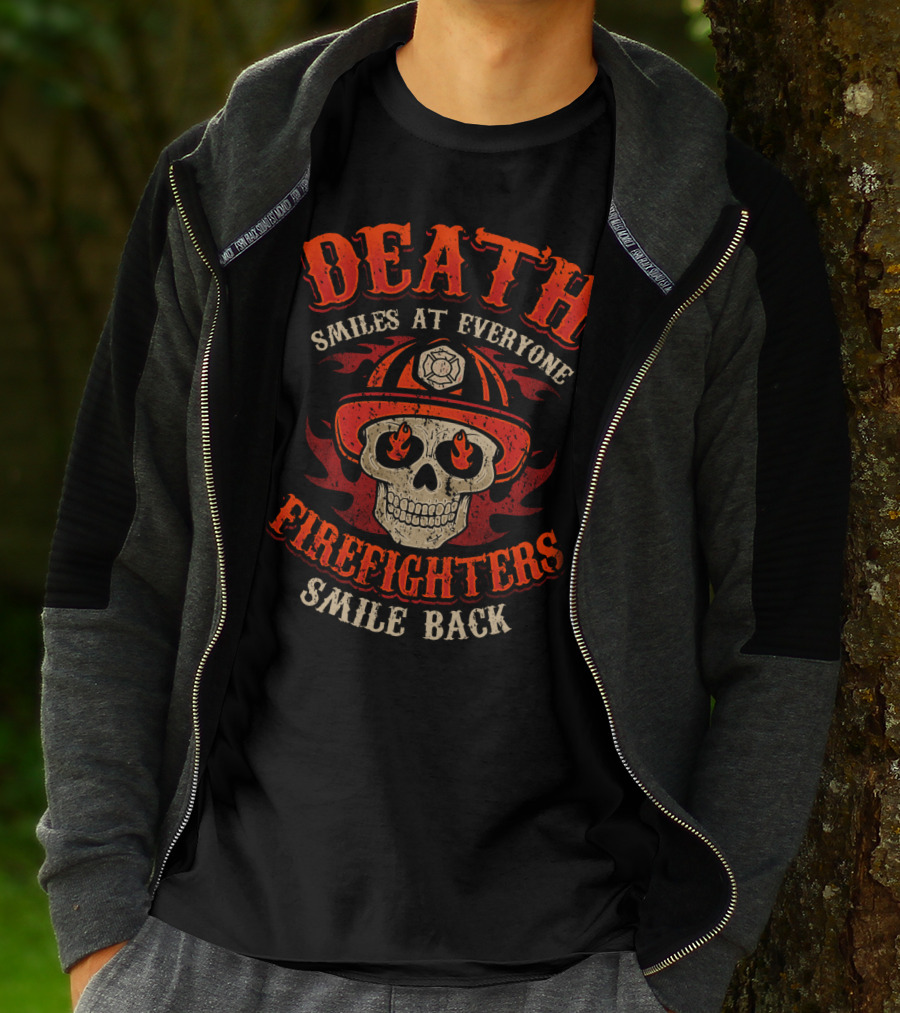 Death Smiles At Everyone Firefighters Smile Back Skull Fire Helmet T-Shirt