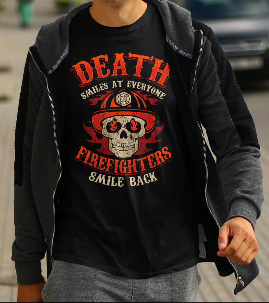 Death Smiles At Everyone Firefighters Smile Back Skull Fire Helmet T-Shirt