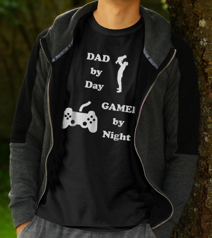DAD By Day GAMER By Night Gamer Dad Controller T-Shirt