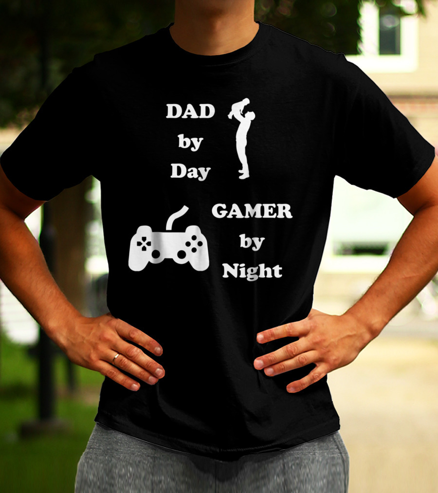 DAD By Day GAMER By Night Gamer Dad Controller T-Shirt