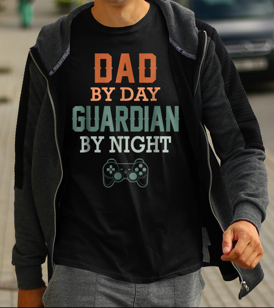 DAD BY DAY GUARDIAN BY NIGHT Gaming Controller T-Shirt
