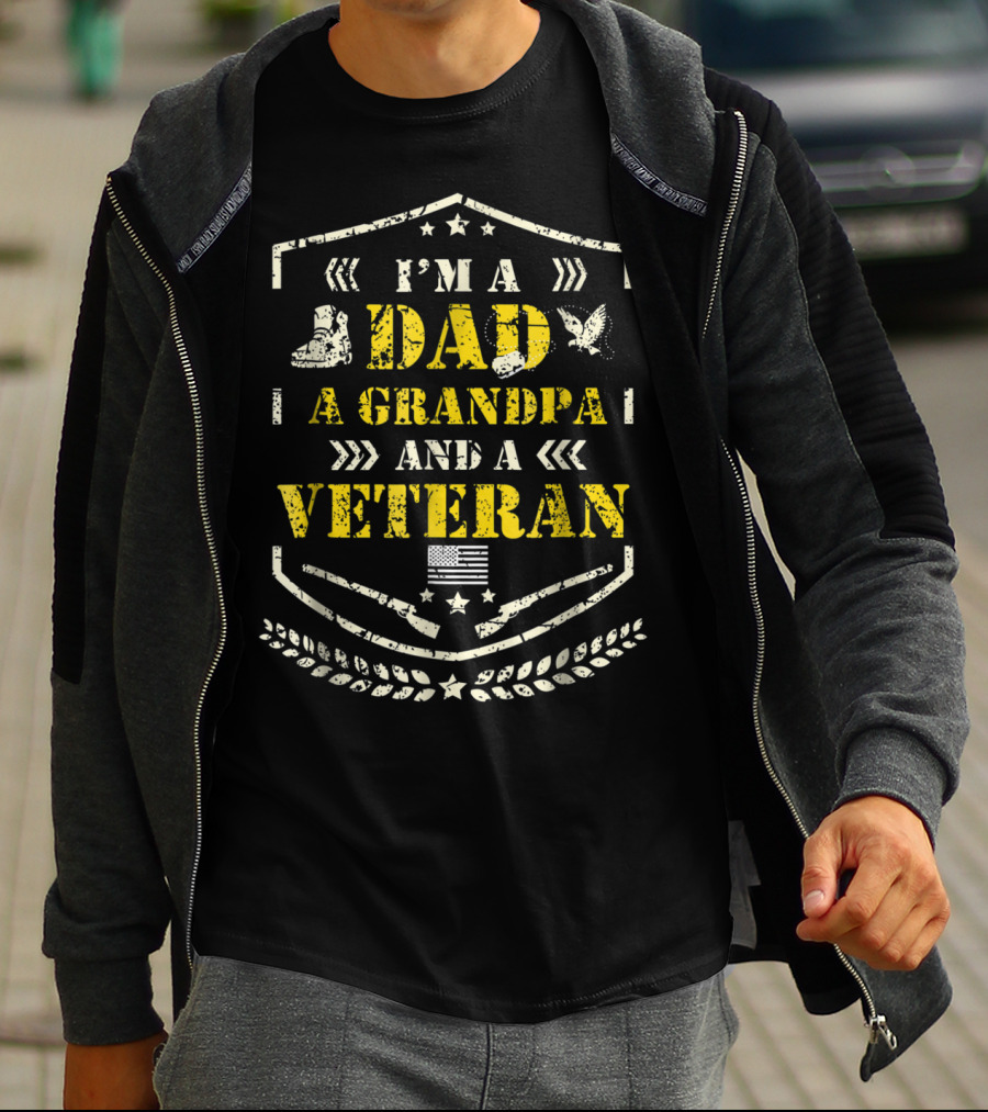 I'm A Dad A Grandpa And A Veteran American Flag Pride Distress Veteran Day T-Shirt