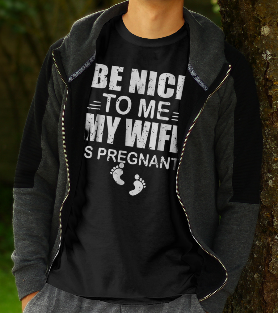Be Nice To Me My Wife Is Pregnant New Dad Announcement Footprints T-Shirt