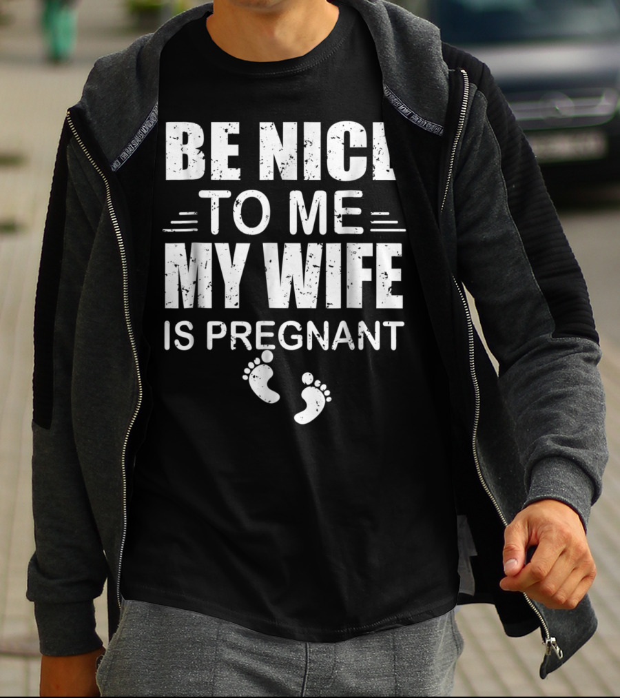 Be Nice To Me My Wife Is Pregnant New Dad Announcement Footprints T-Shirt