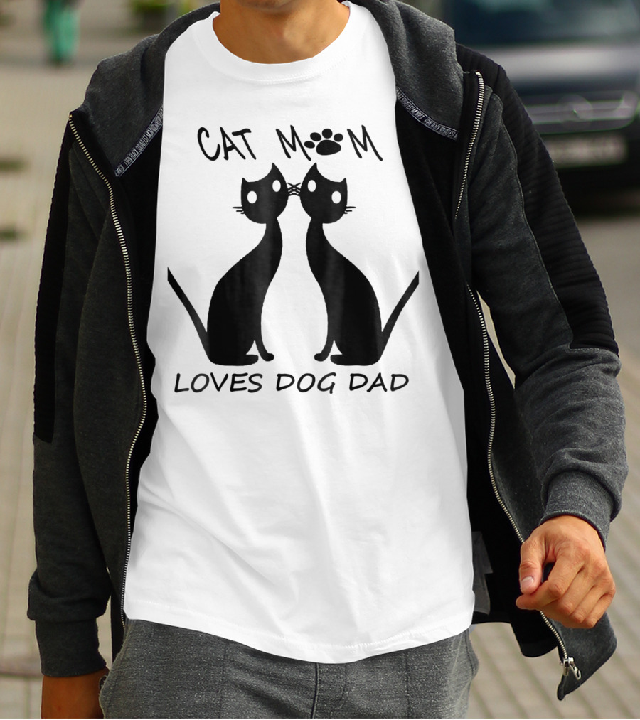 Cat Mom Paw Print Loves Dog Dad Cats T-Shirt