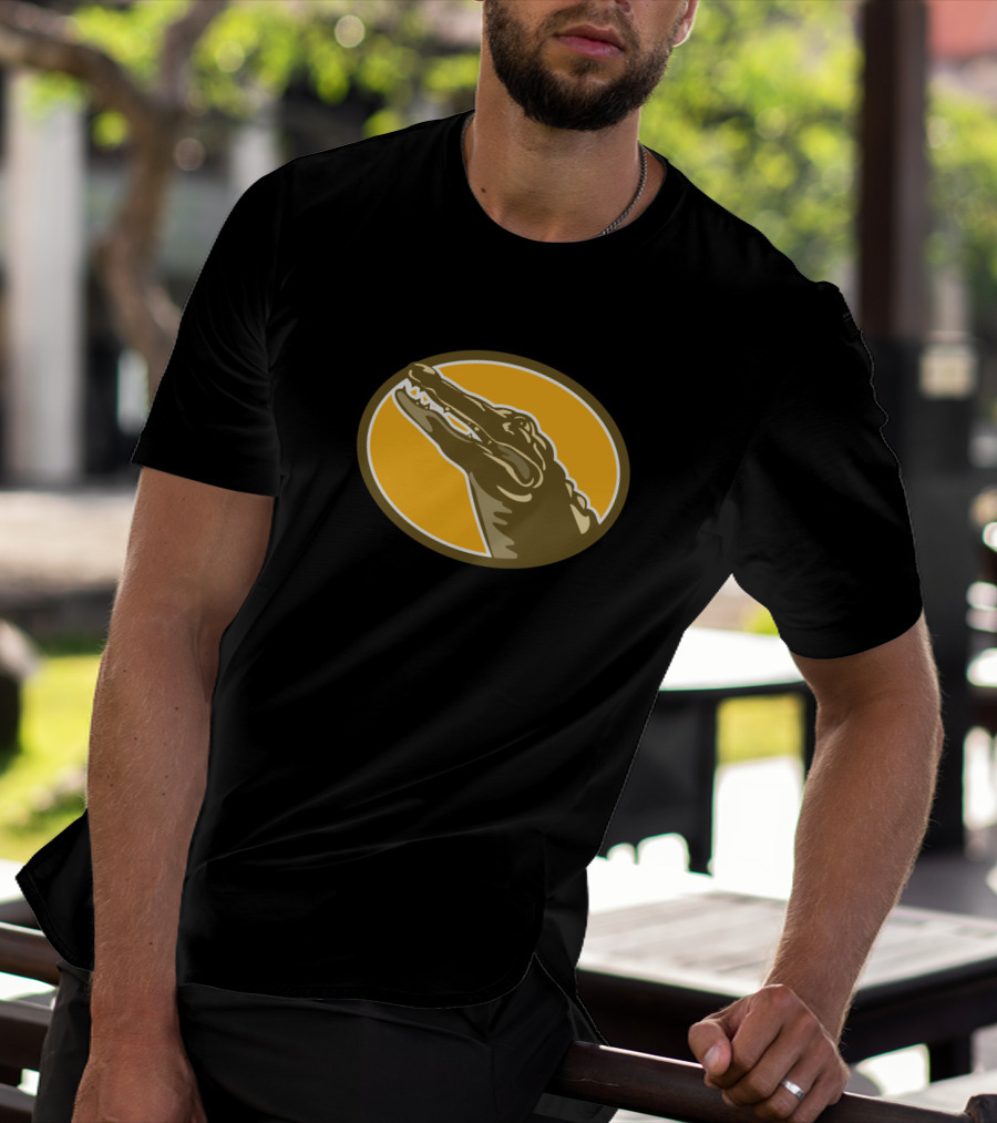 Alligator Head Looking Up Oval Wpa Style Vintage Retro Wildlife T-Shirt