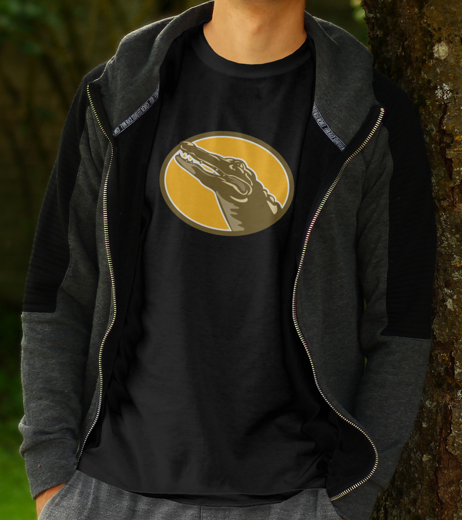 Alligator Head Looking Up Oval Wpa Style Vintage Retro Wildlife T-Shirt