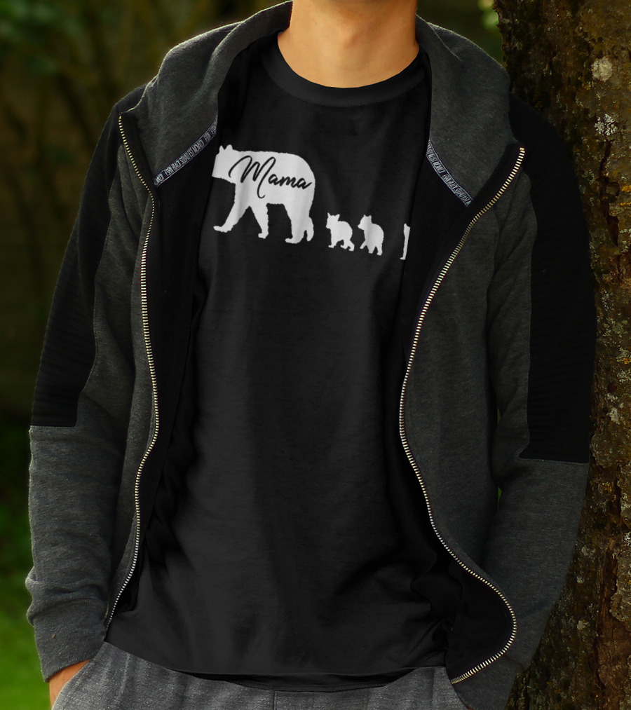 Mama Bear With Three Cubs Silhouette 图案 For Mother Bear T-Shirt