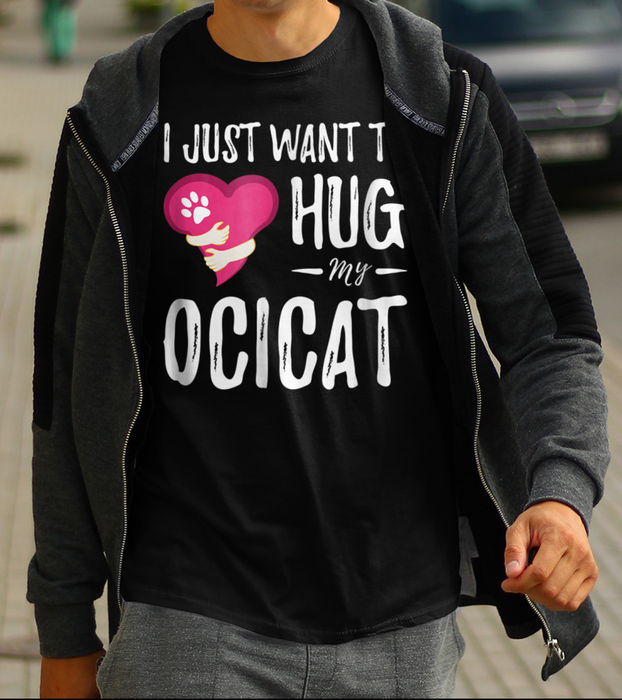 I Just Want To Hug My Ocicat Cat Lover Mom Hugging Idea92 T-Shirt
