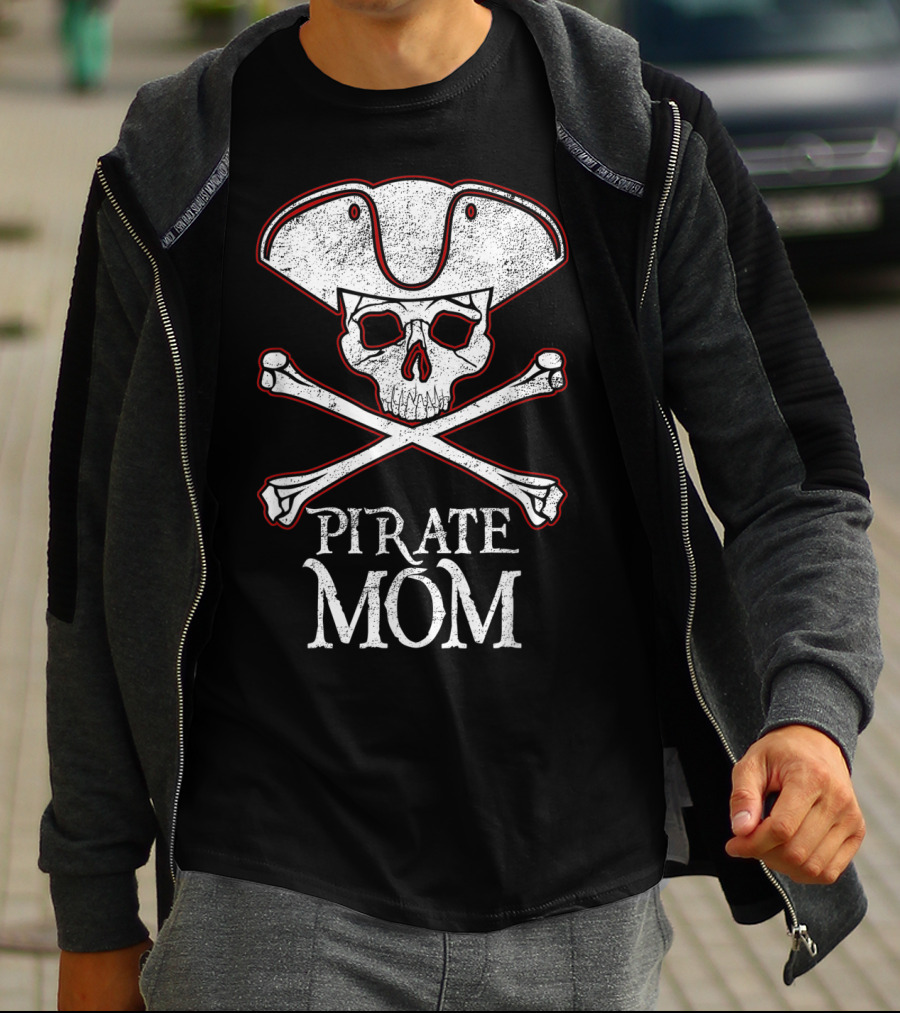 PIRATE MOM Skull Crossbones Halloween Captain T-Shirt