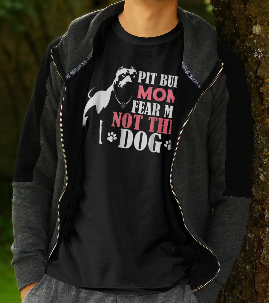 Pit Bull Mom Fear Me Not The Dog With Paw Prints And Necklace T-Shirt