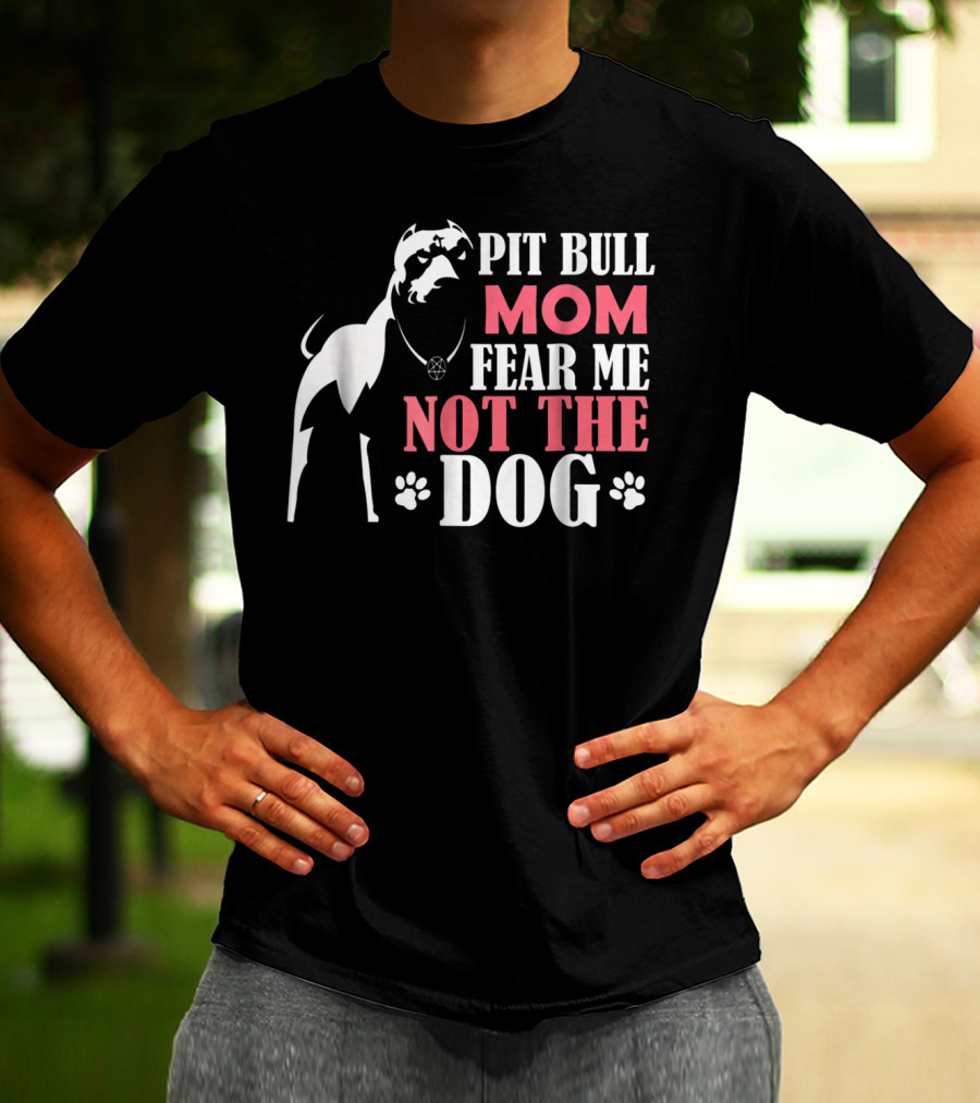 Pit Bull Mom Fear Me Not The Dog With Paw Prints And Necklace T-Shirt