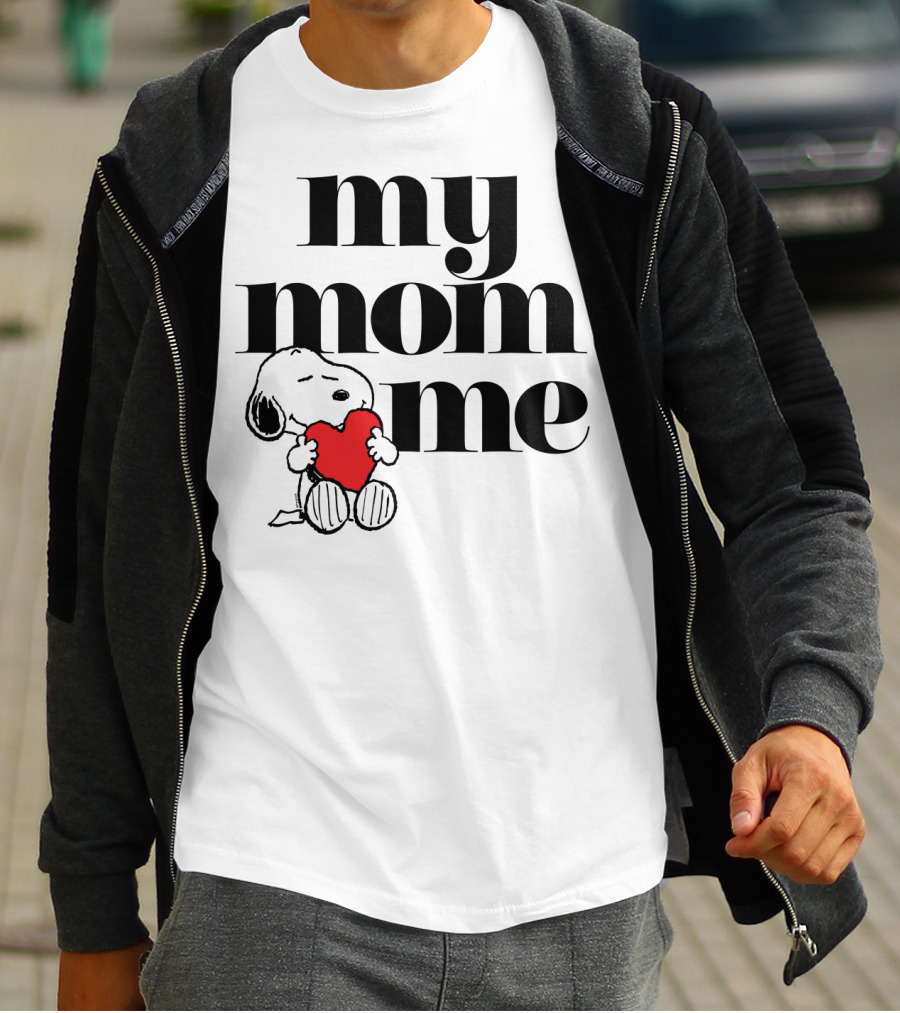 Peanuts Snoopy My Mom Loves Me Heart T-Shirt