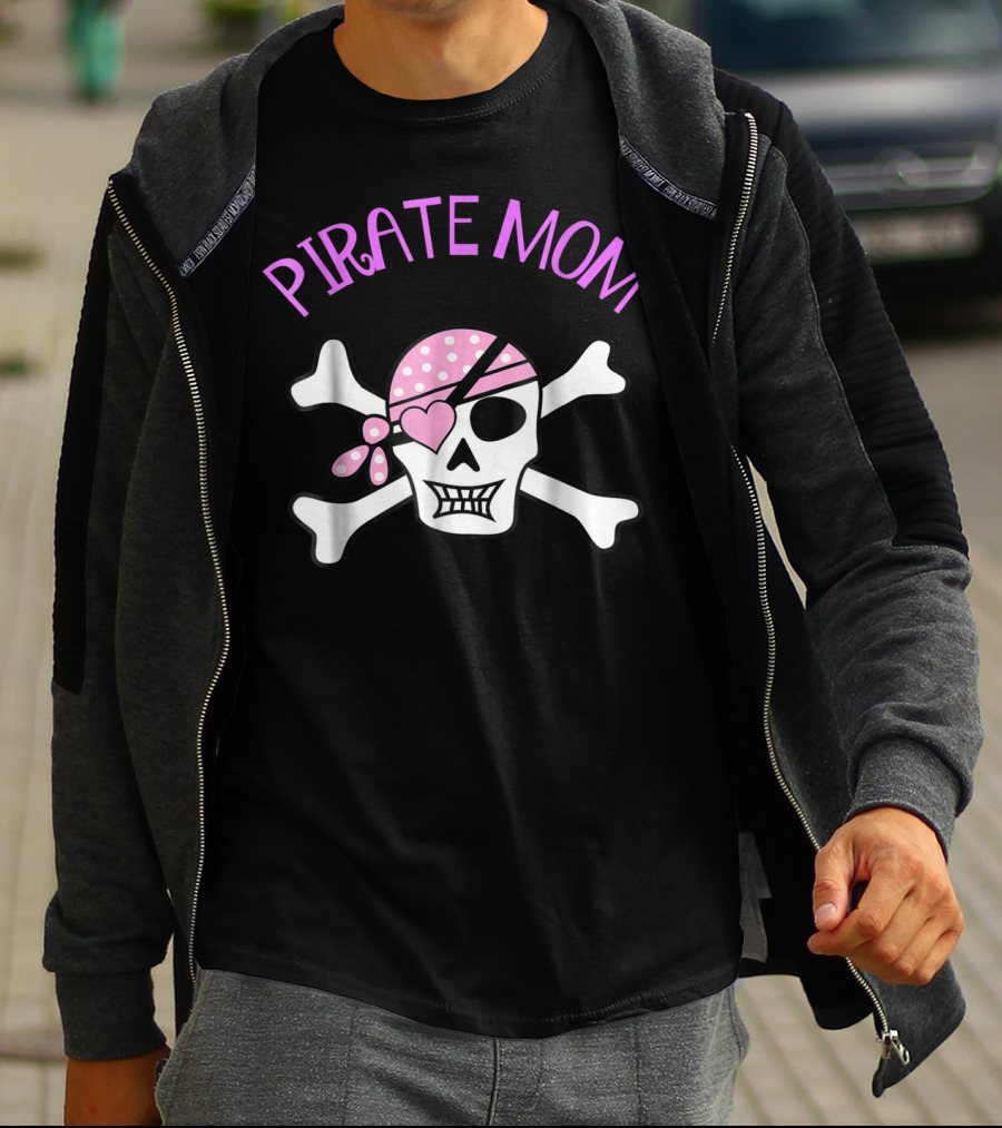 Pirate Mom Skull Cross Bones Jolly Roger With Pink Bandana And Heart Eye Patch T-Shirt