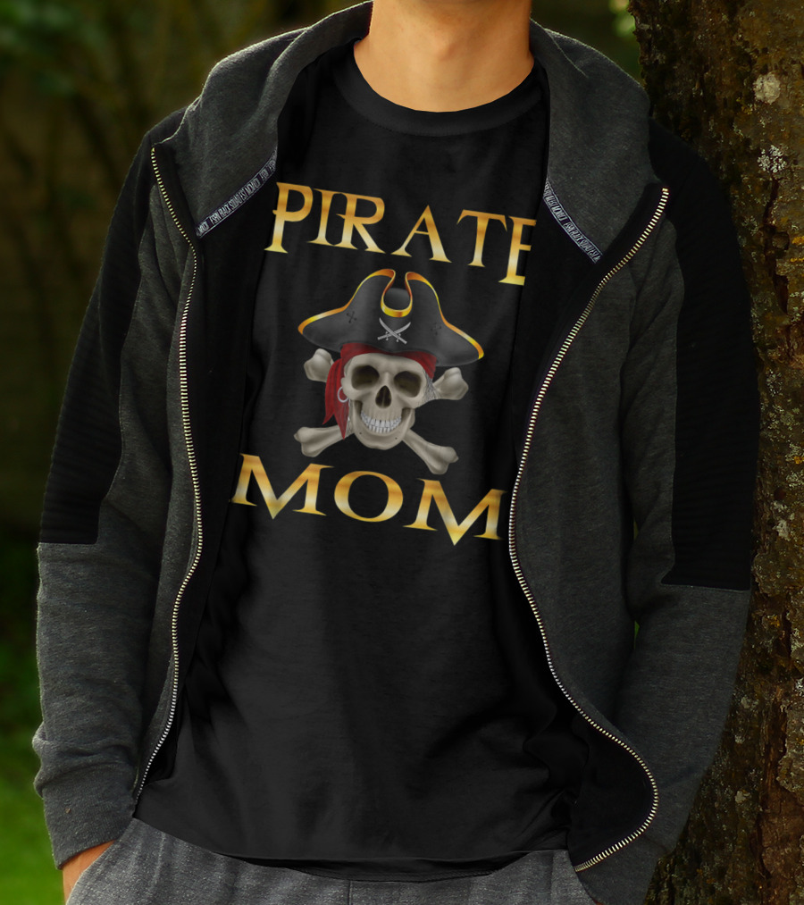 PIRATE MOM Jolly Roger Skull With Pirate Hat And Crossbones T-Shirt