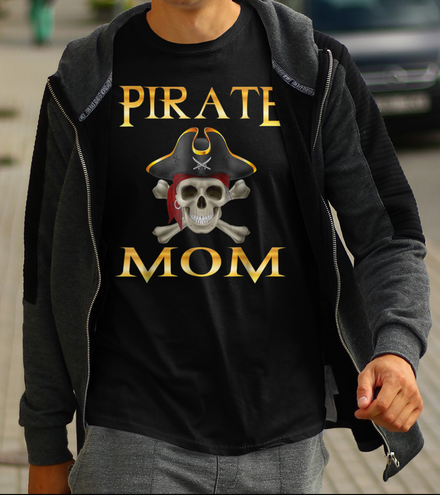 PIRATE MOM Jolly Roger Skull With Pirate Hat And Crossbones T-Shirt