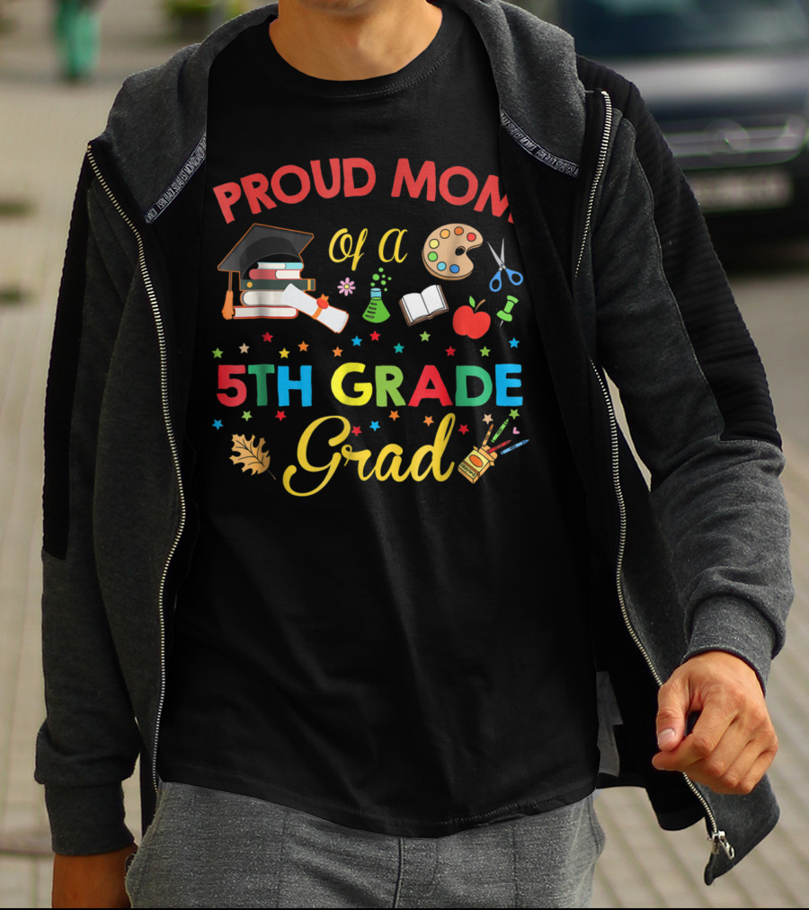 Proud Mom Of A 5th Grade Grad With Graduation Cap Books Art Supplies Science Beaker Apple Stars T-Shirt