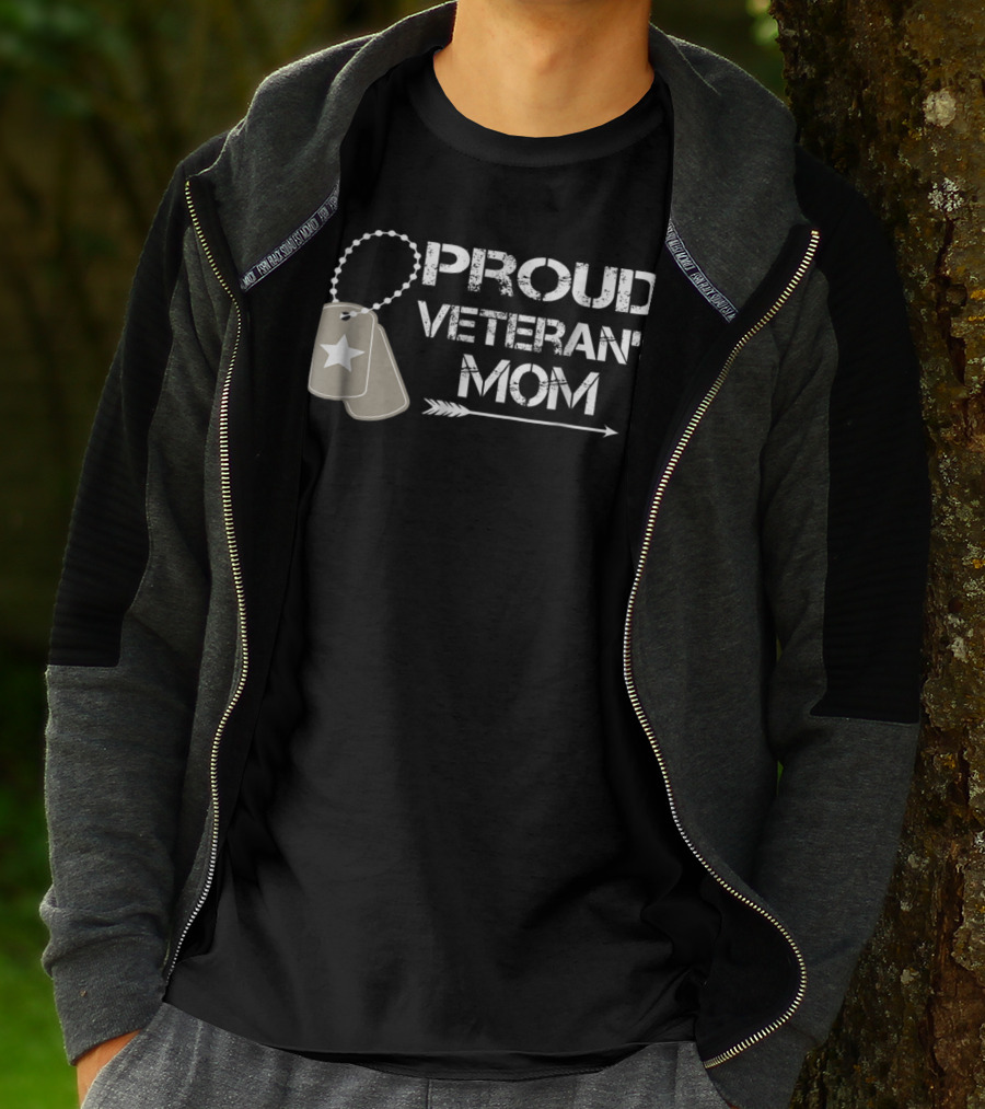 Proud Veteran's Mom Dog Tags And Arrow T-Shirt