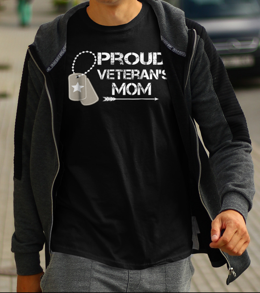 Proud Veteran's Mom Dog Tags And Arrow T-Shirt