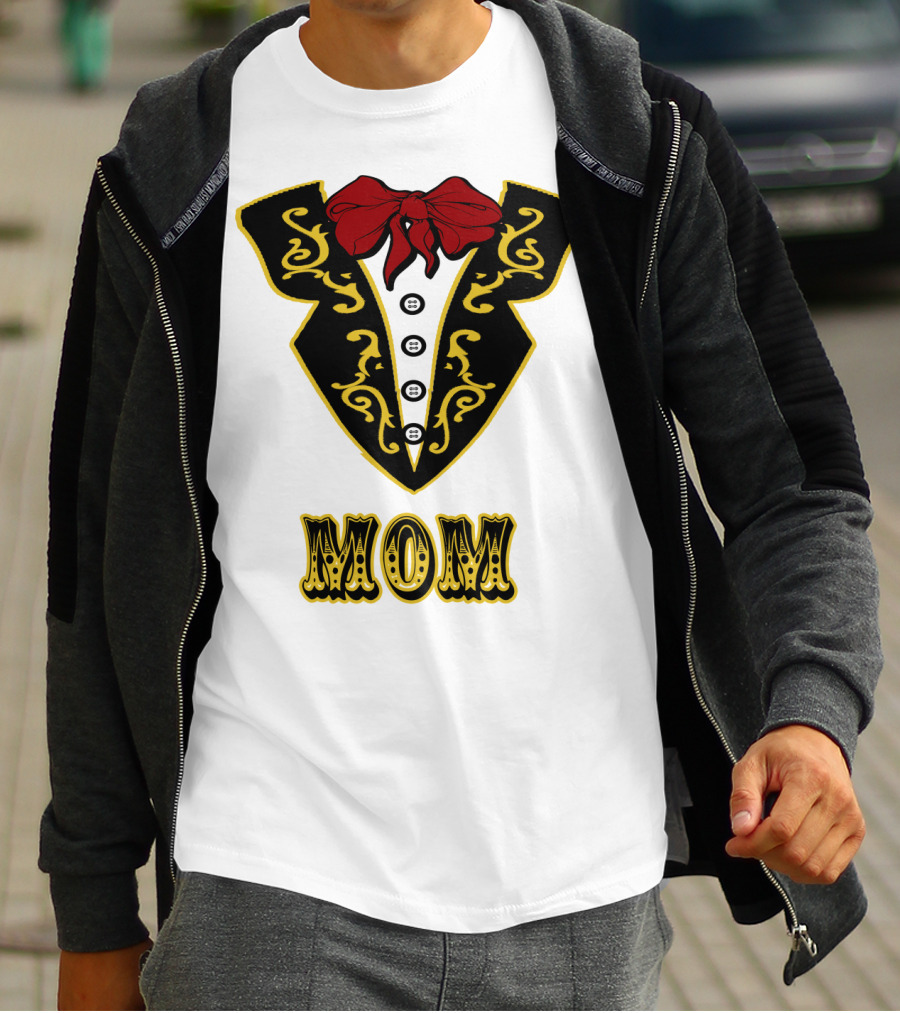 Mom Ringmaster Circus Birthday Party T-Shirt