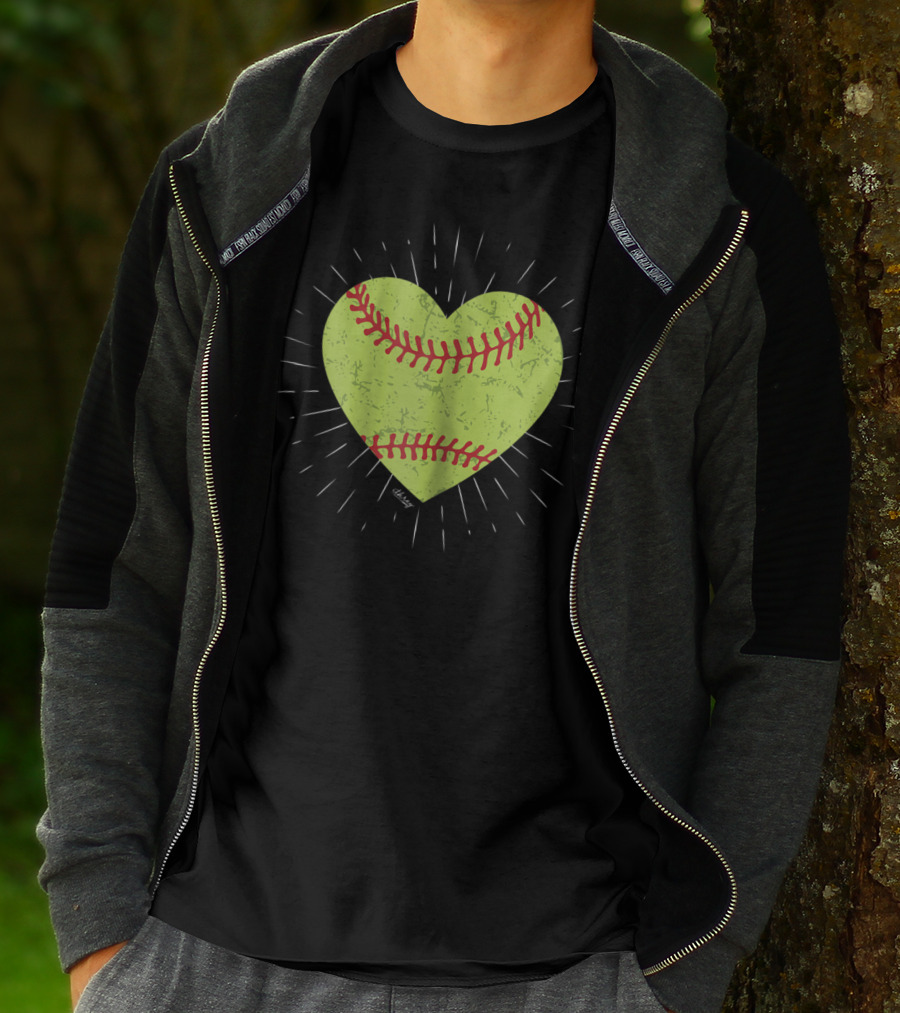 Softball Distressed Heart Cute Mom Love T-Shirt