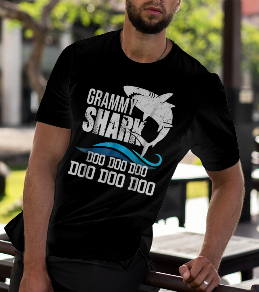 Grammy Shark Doo Doo Doo Mother Mom Grandma Halloween Christmas42 T-Shirt