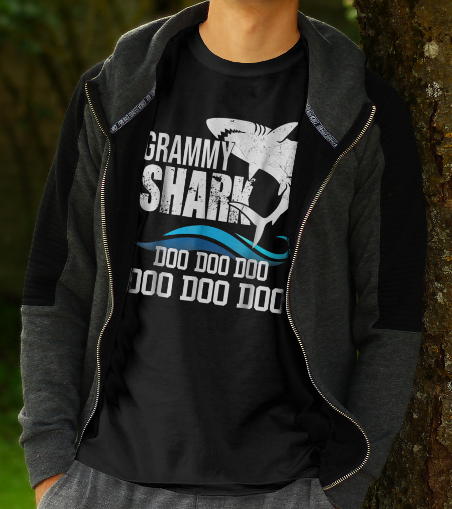 Grammy Shark Doo Doo Doo Mother Mom Grandma Halloween Christmas42 T-Shirt