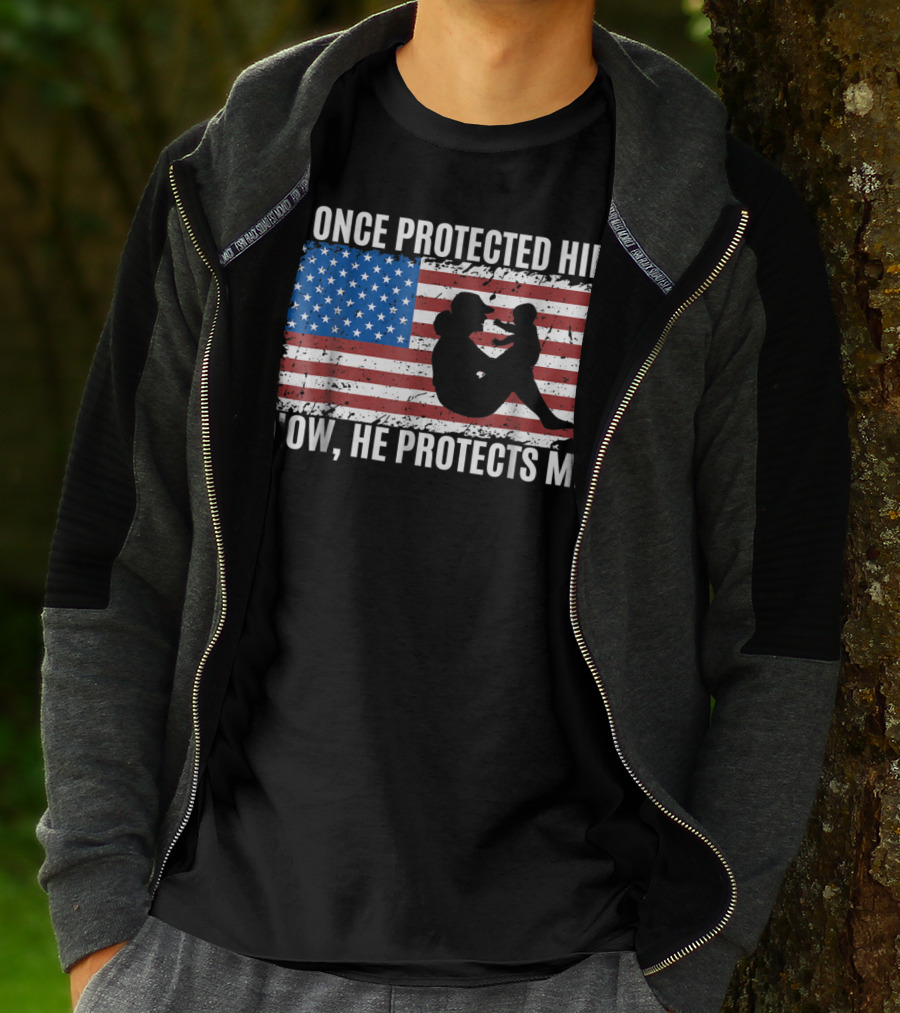 I Once Protected Him Now He Protects Me Proud Military MOM Patriotic American Flag T-Shirt