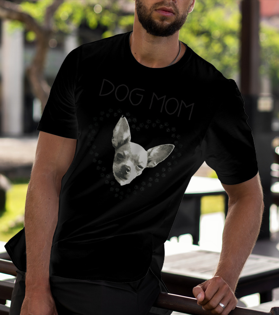 DOG MOM Chihuahua Paw Print Heart T-Shirt