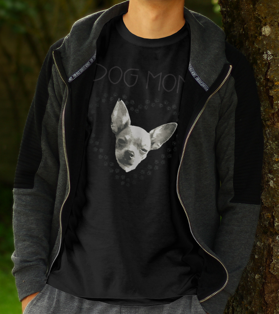 DOG MOM Chihuahua Paw Print Heart T-Shirt