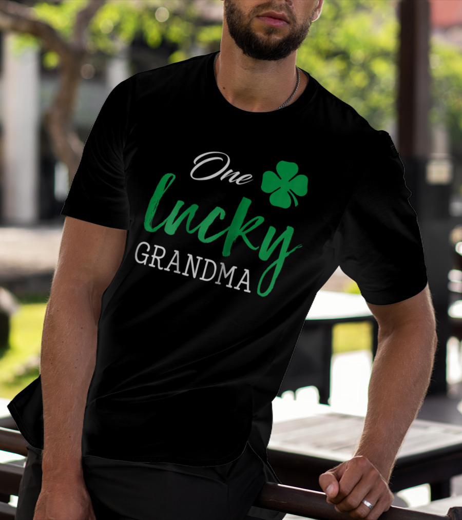 One Lucky Grandma Shamrock St Patrick's Day T-Shirt
