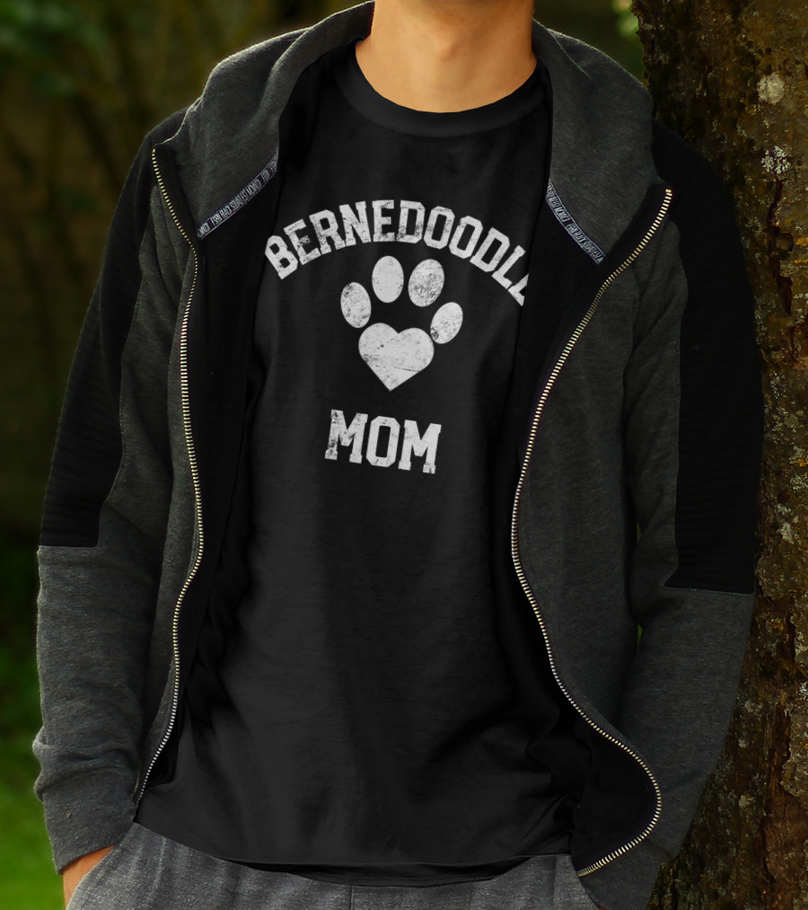 Bernedoodle Mom Distressed Vintage Look Paw Heart T-Shirt
