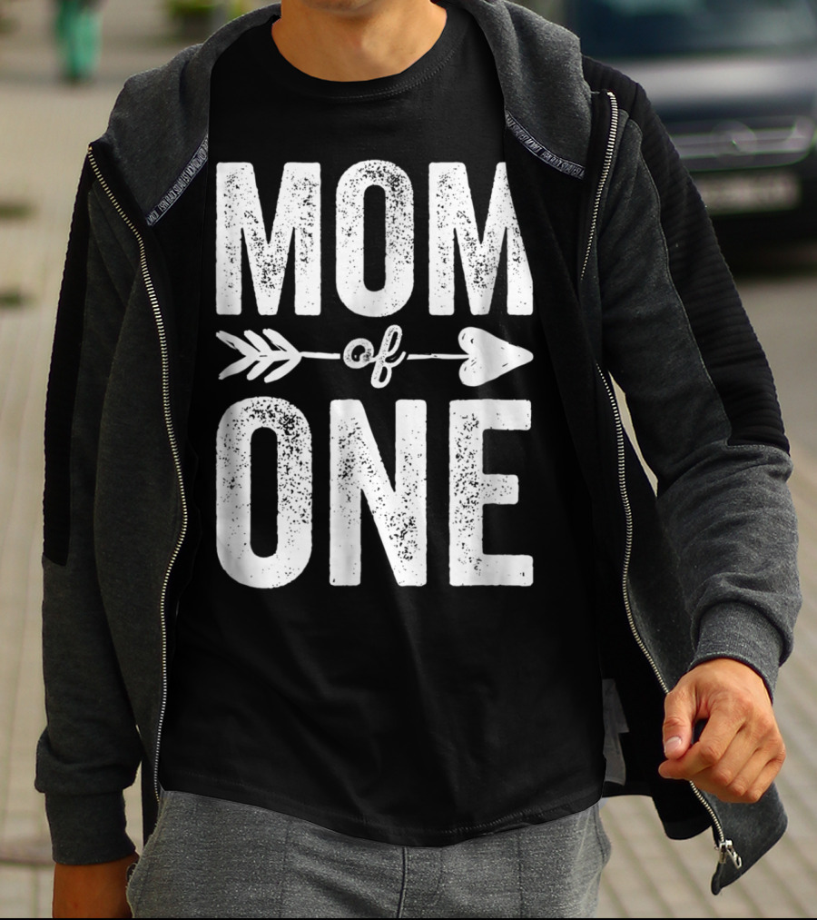 Mom Of One Arrow Heart Design Thank You Raising One Kid47 T-Shirt