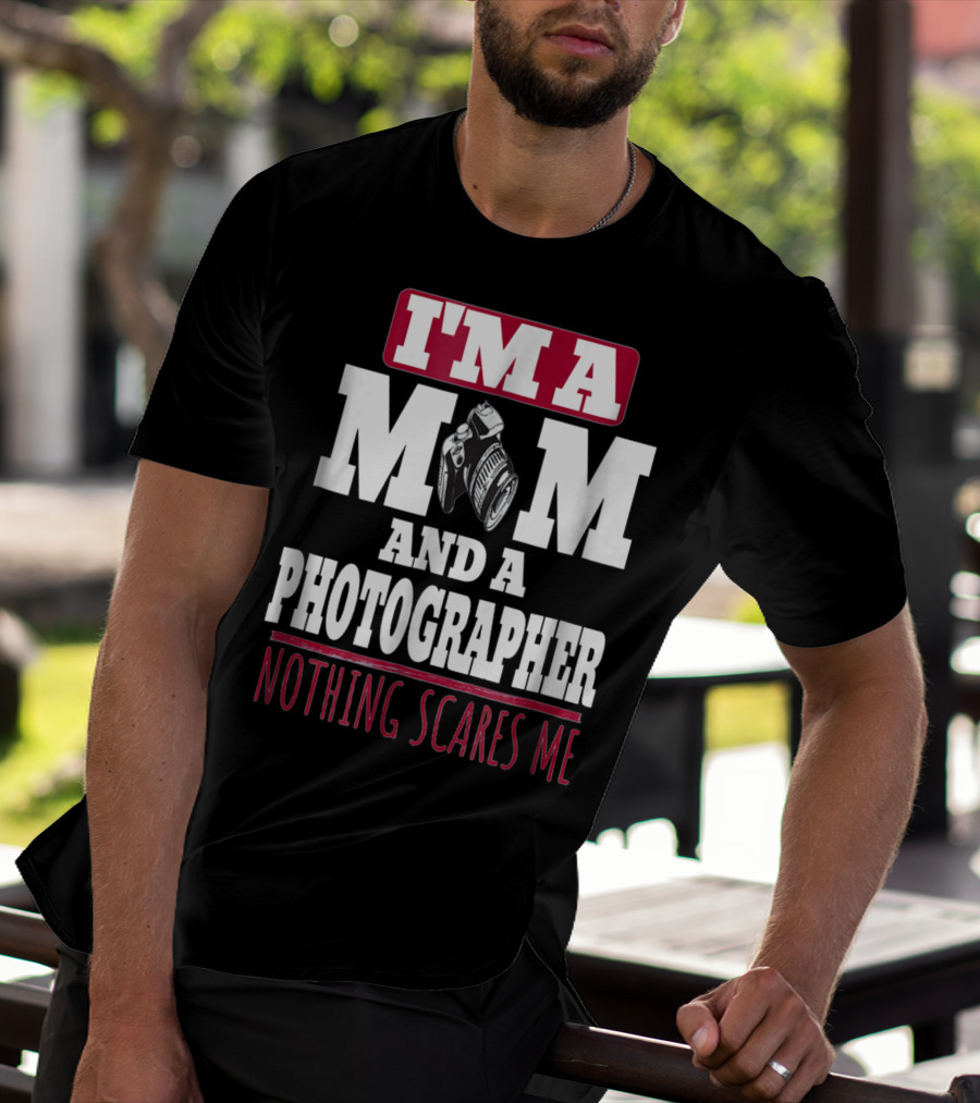 I'm A Mom And A Photographer Nothing Scares Me T-Shirt